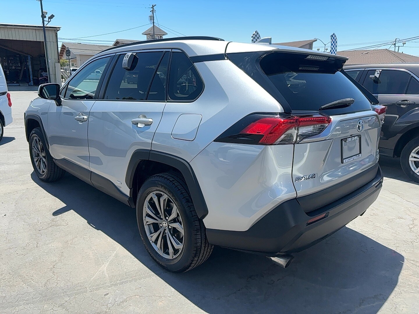 2022 Toyota RAV4 Hybrid XLE Premium photo 4