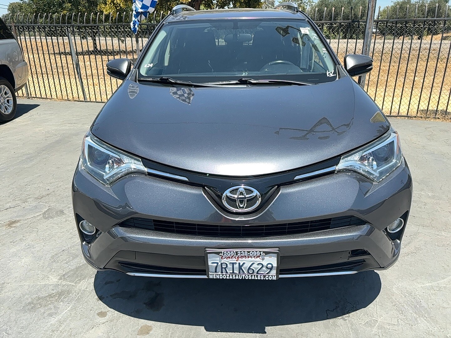 2016 Toyota RAV4 XLE photo 4
