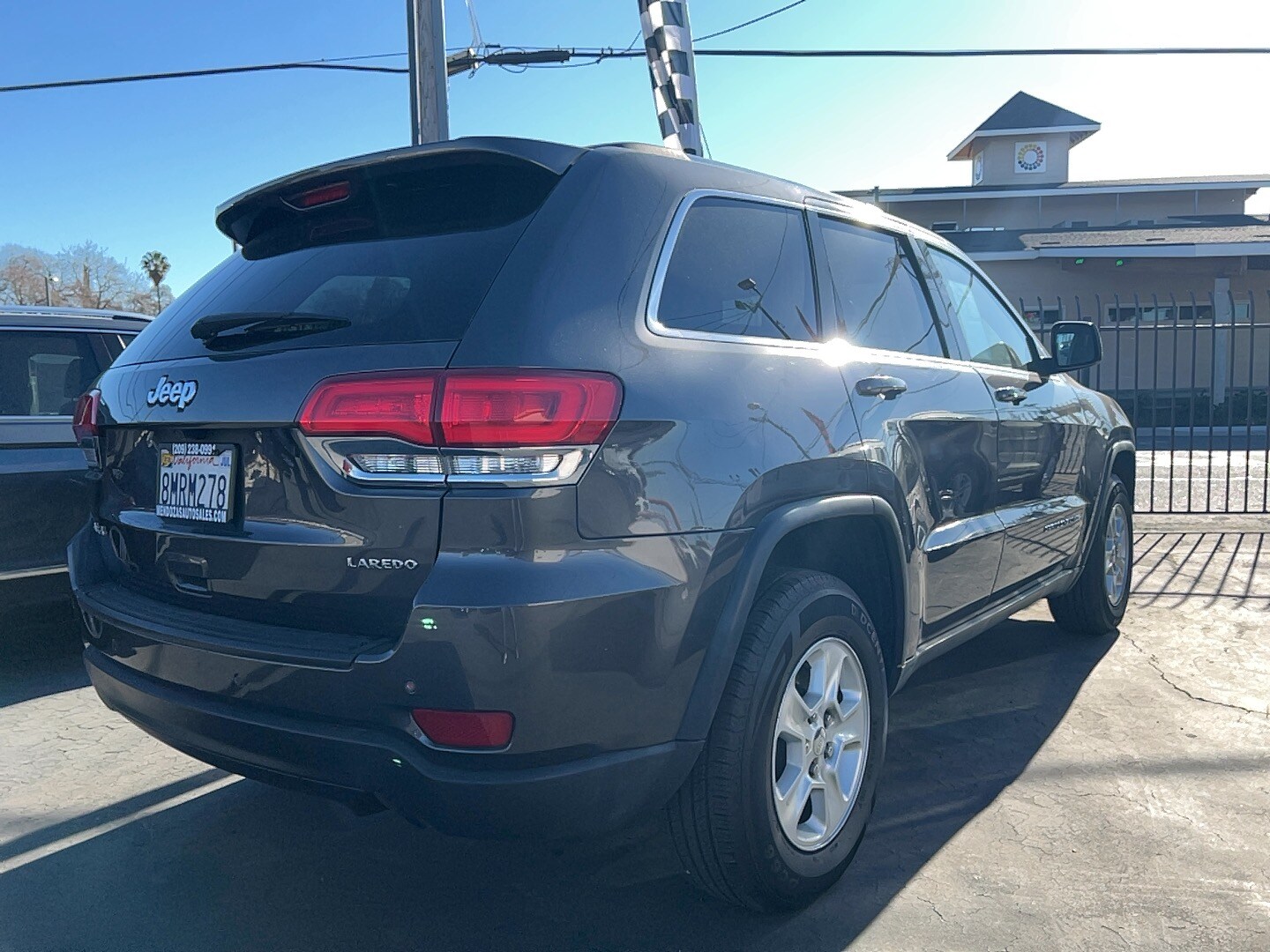 2016 Jeep Grand Cherokee Laredo photo 2