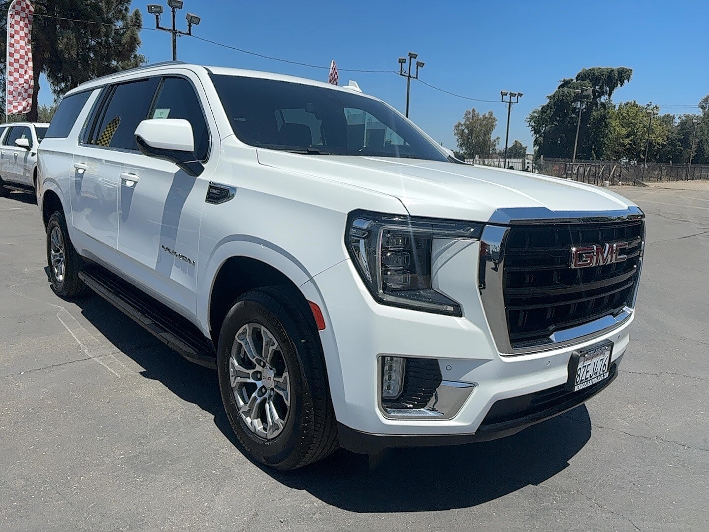 2022 Gmc Yukon XL SLE photo 2