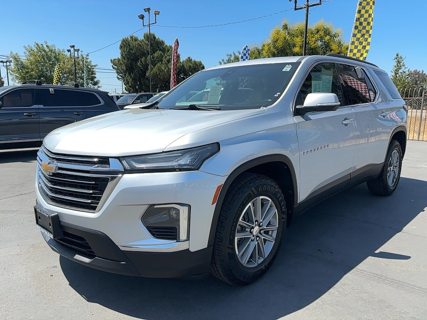 2022 Chevrolet Traverse photo 2