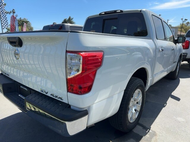 2019 Nissan Titan SV photo 3