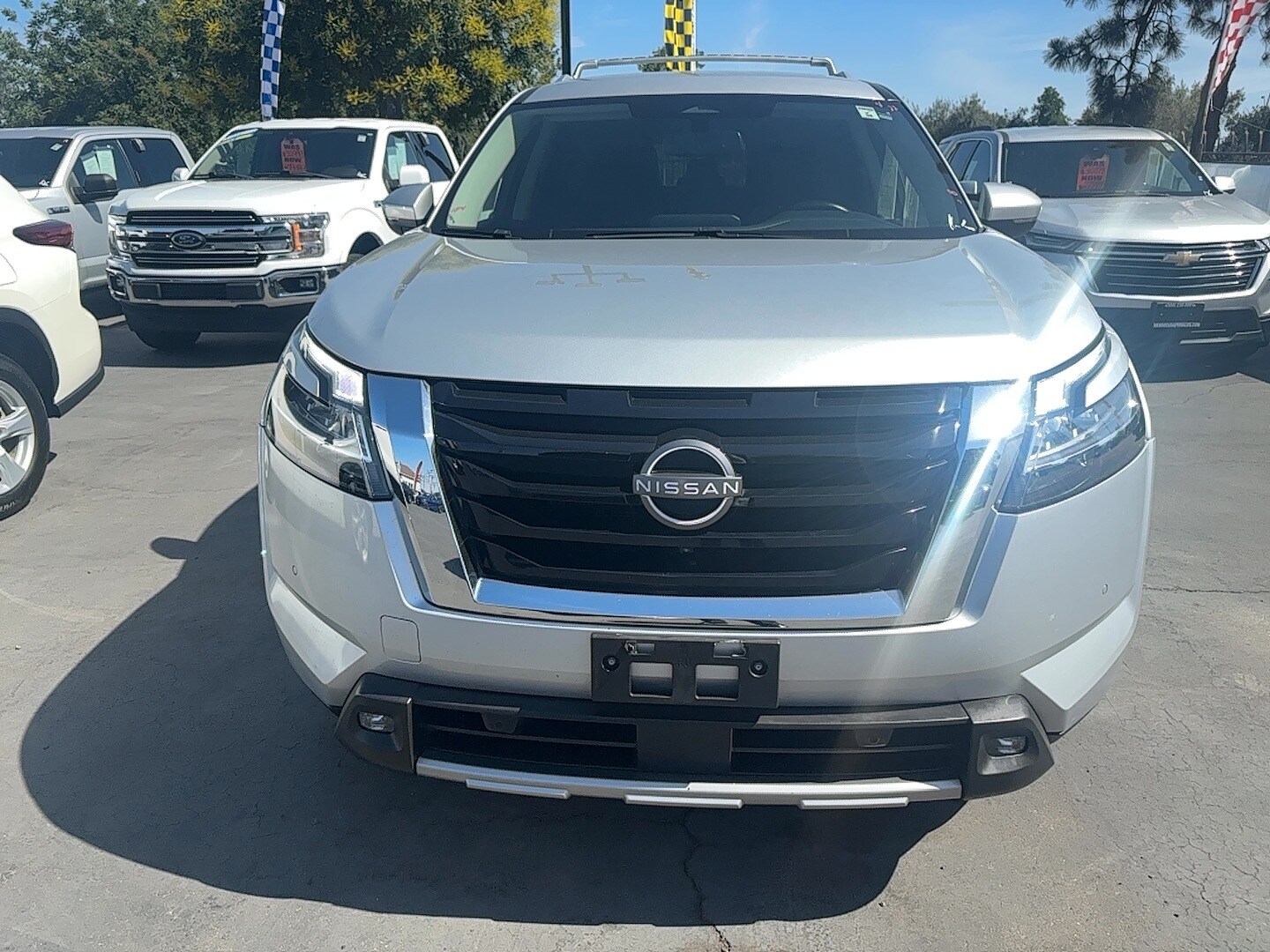 2022 Nissan Pathfinder SL photo 3