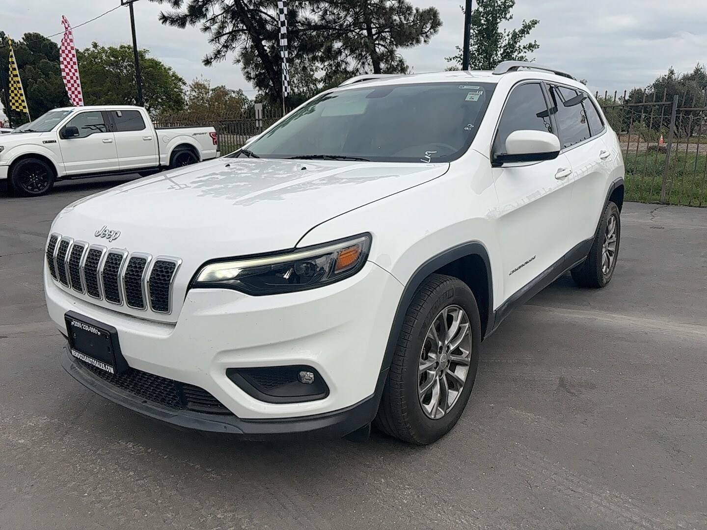 2019 Jeep Cherokee Latitude photo 2