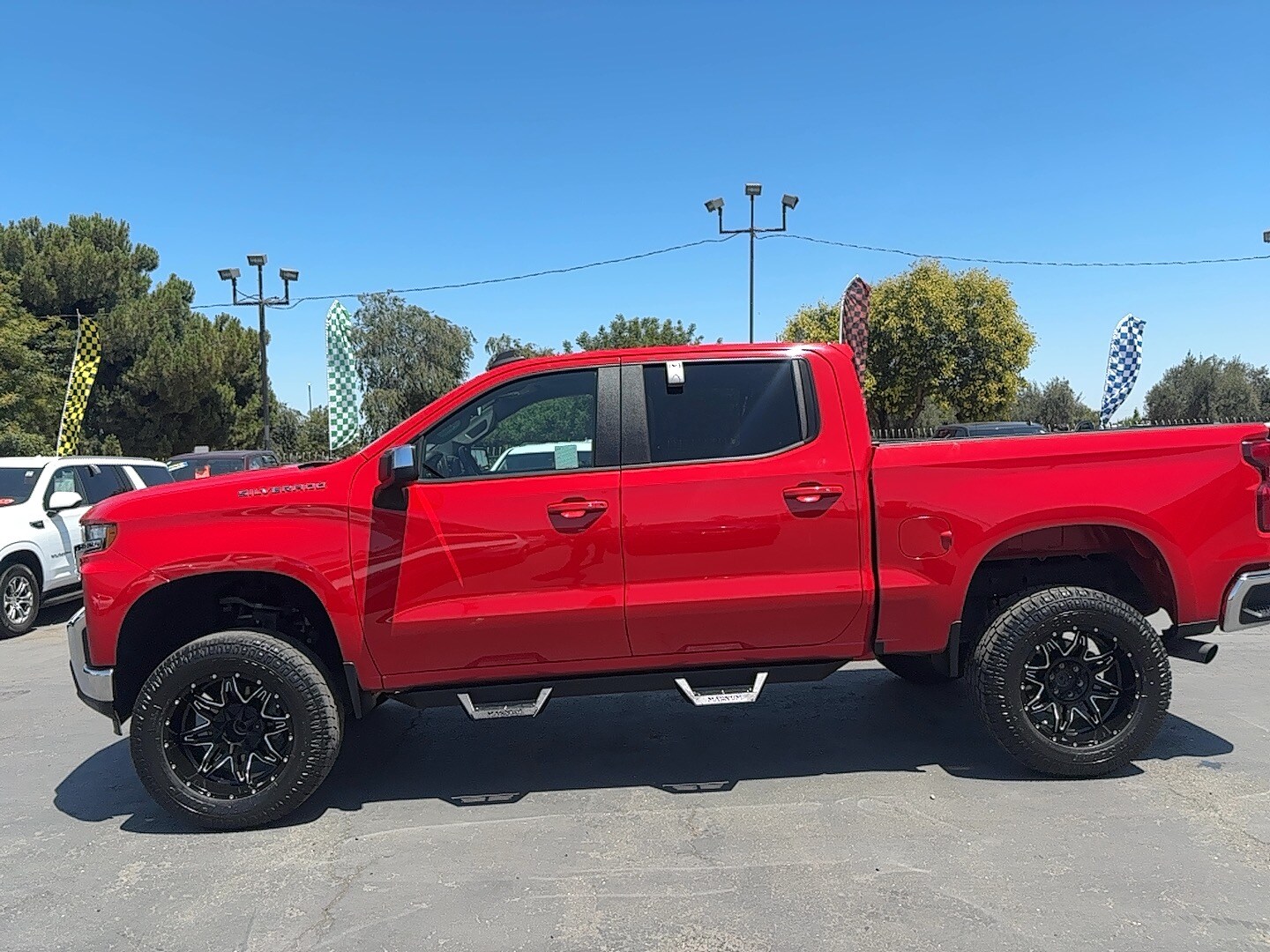 2019 Chevrolet Silverado 1500 LT photo 4