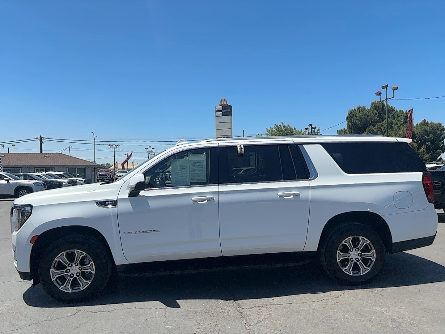 2022 Gmc Yukon XL SLE photo 4