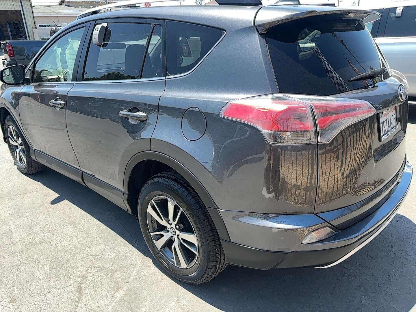 2016 Toyota RAV4 XLE photo 3