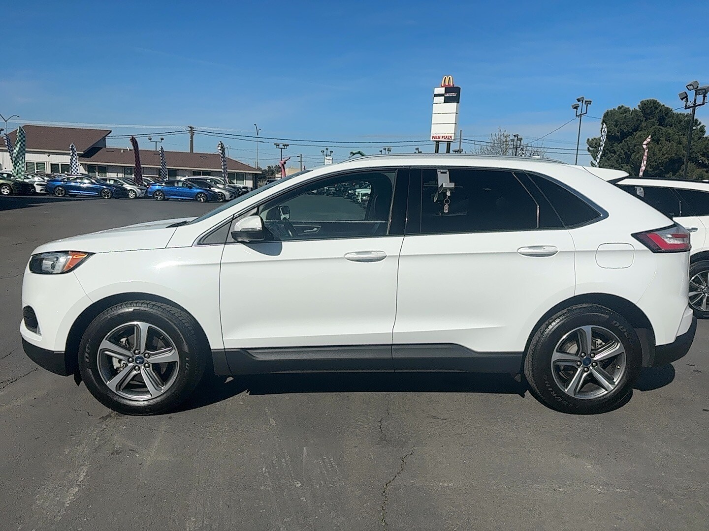 2020 Ford Edge SEL photo 2