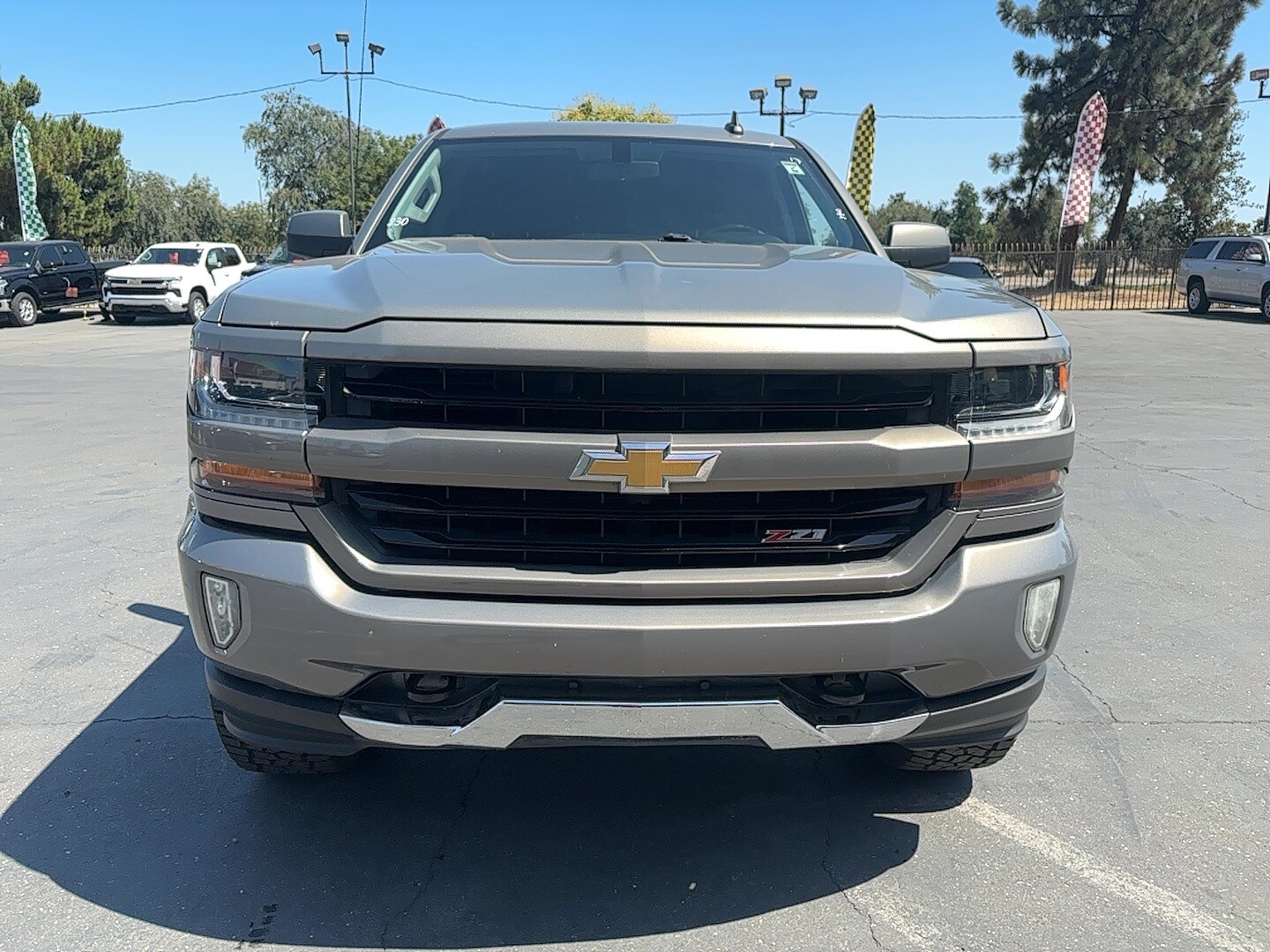 2017 Chevrolet Silverado 1500 LT photo 3