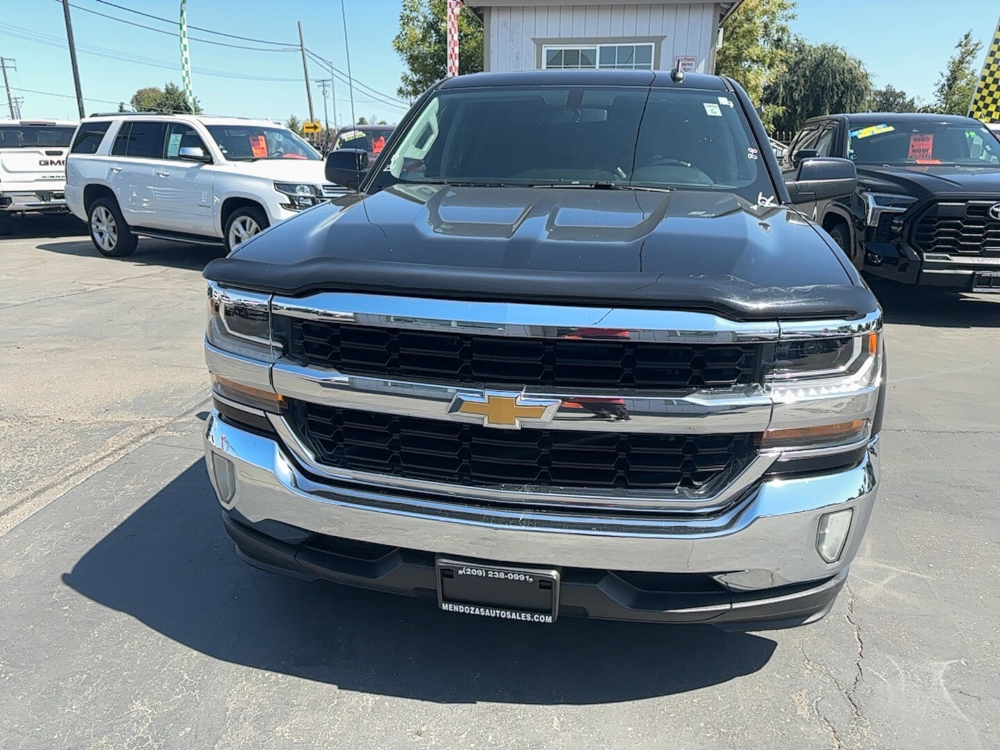 2017 Chevrolet Silverado 1500 LT photo 2