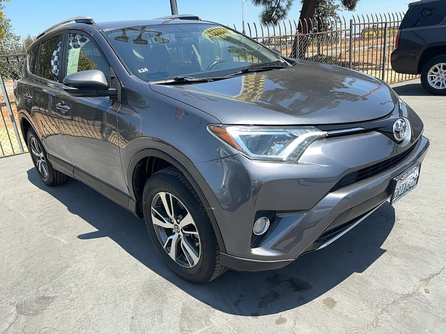 2016 Toyota RAV4 XLE photo 2