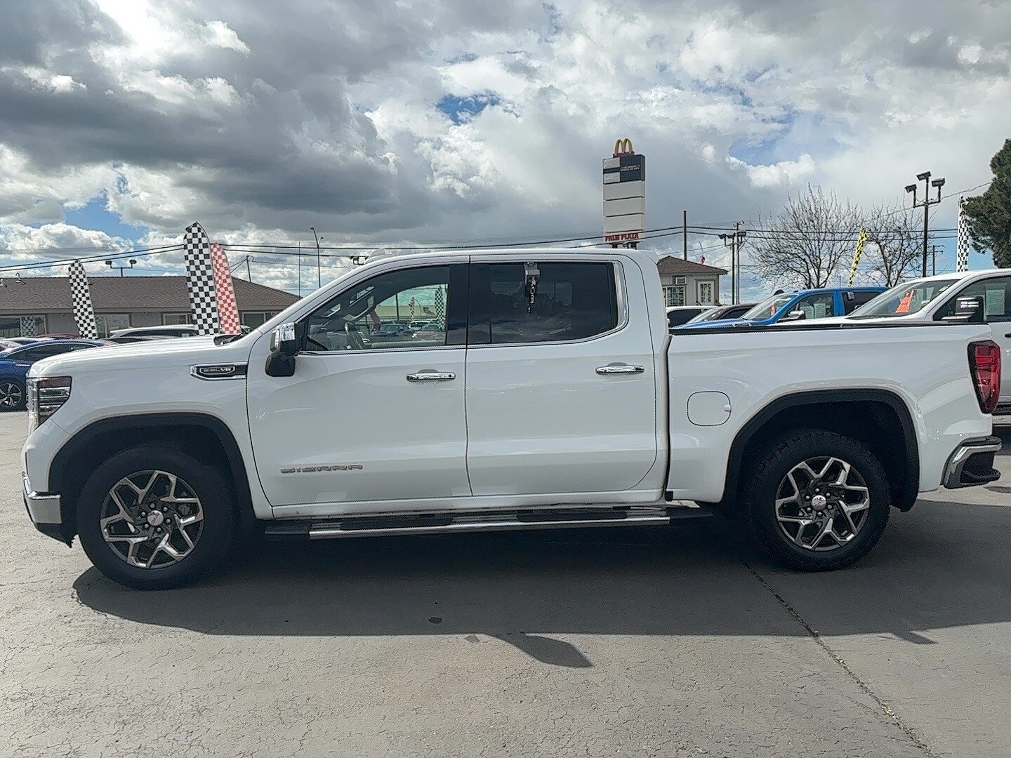 2022 Gmc Sierra 1500 SLT photo 4