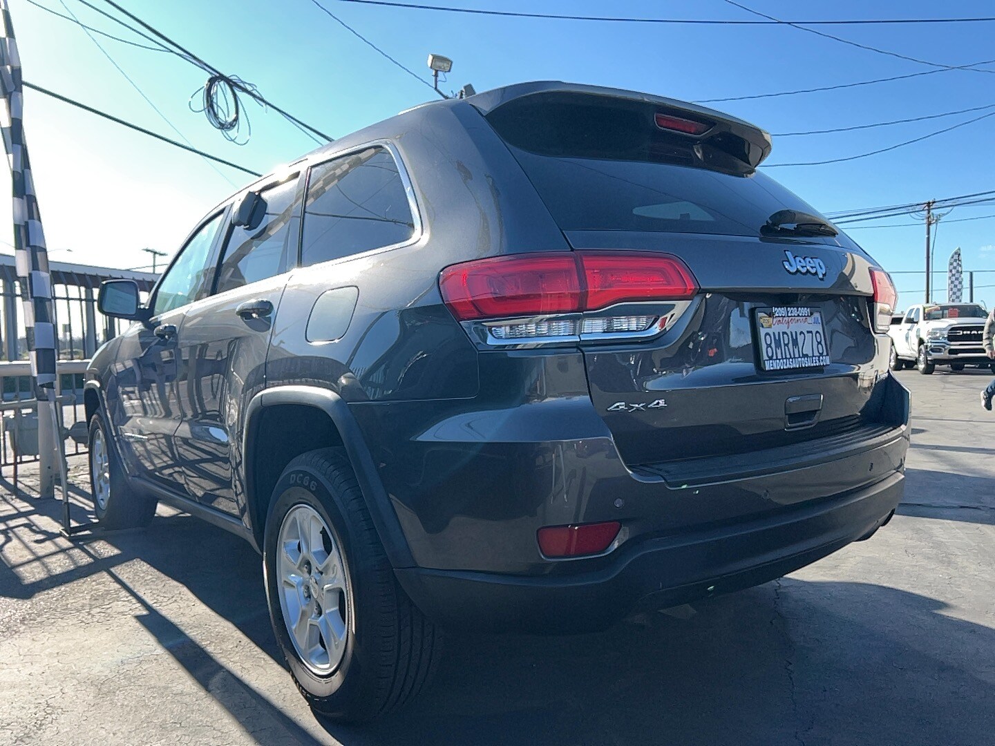 2016 Jeep Grand Cherokee Laredo photo 3