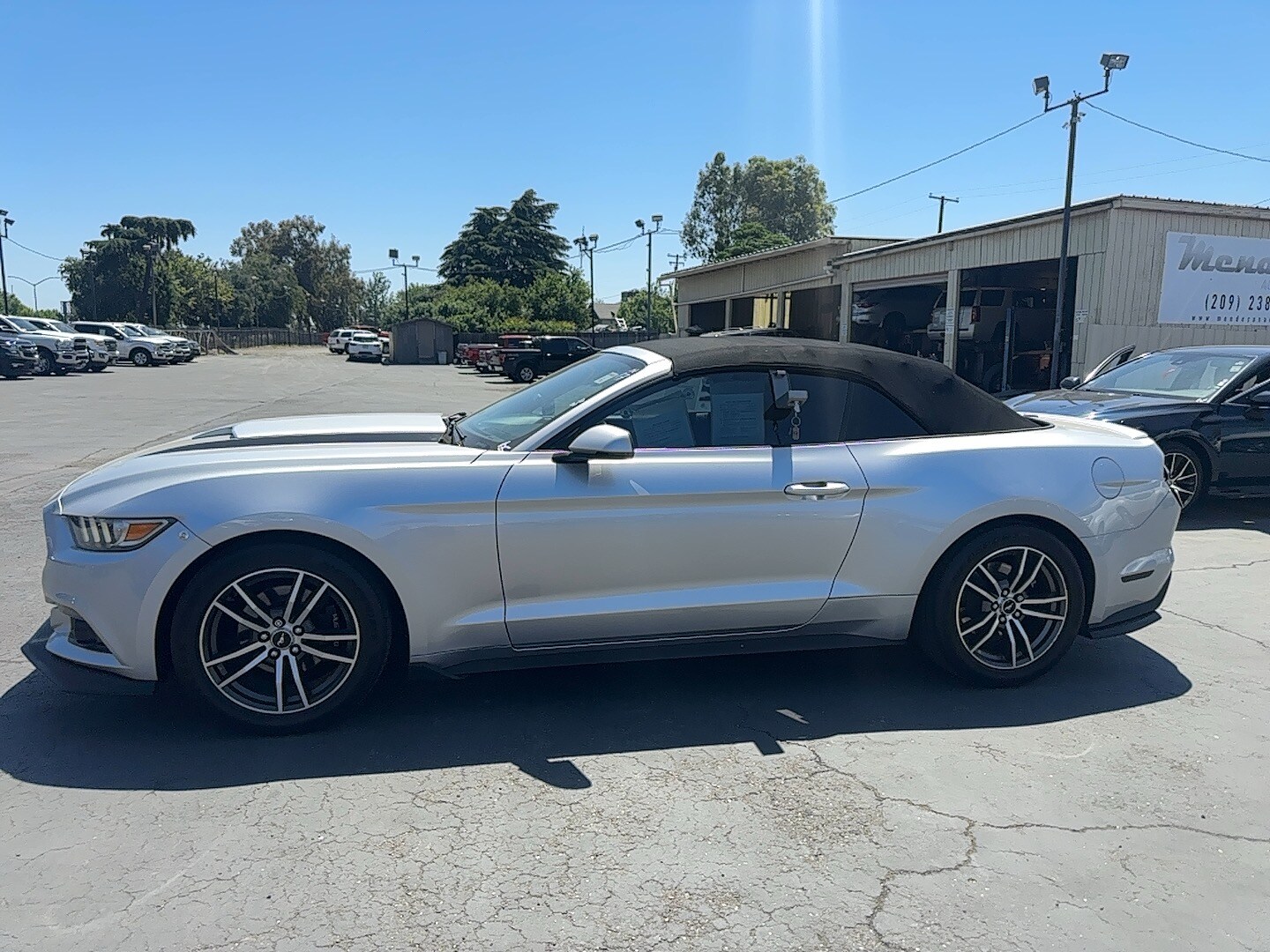 2017 Ford Mustang Convertible photo 4