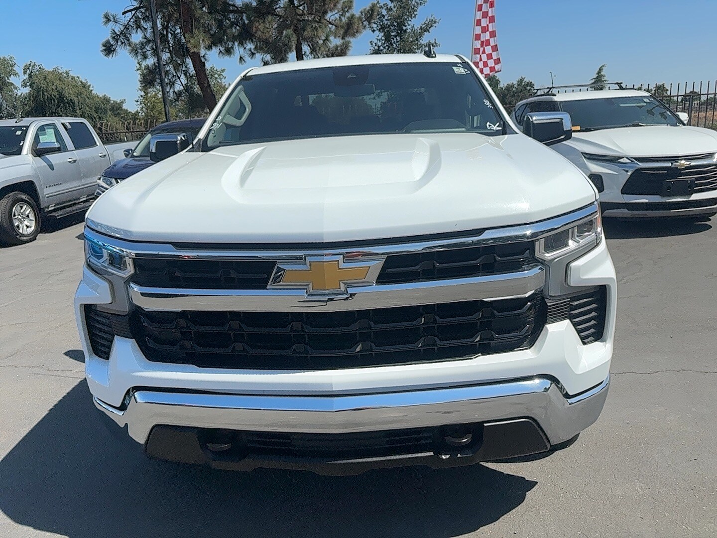 2023 Chevrolet Silverado 1500 LT photo 3