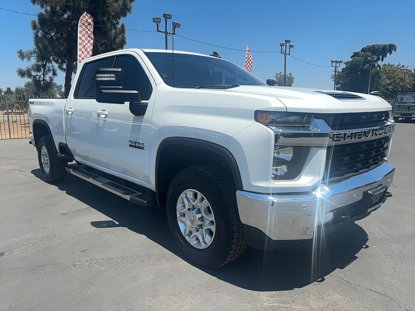 2021 Chevrolet Silverado 2500HD LT photo 2