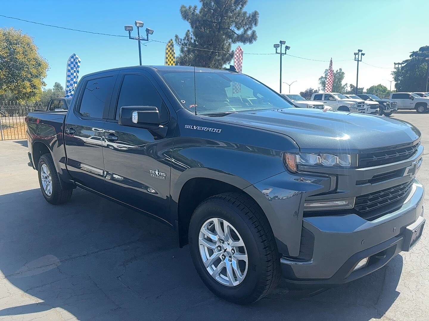 2020 Chevrolet Silverado 1500 RST photo 2