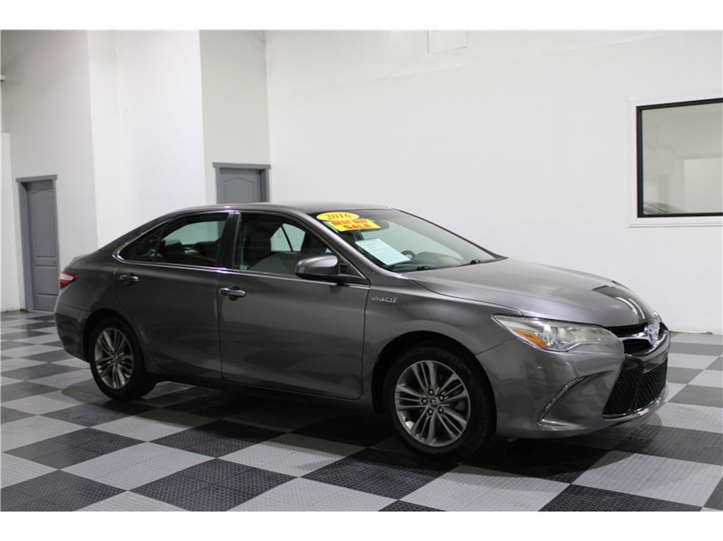 Used 2016 Toyota Camry Hybrid Hybrid SE Sedan 4D Sedan