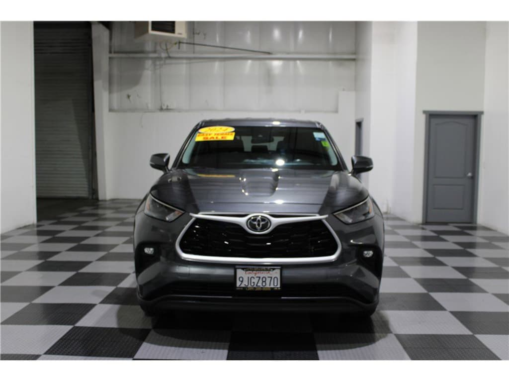 Used 2024 Toyota Highlander LE Sport Utility 4D SUV