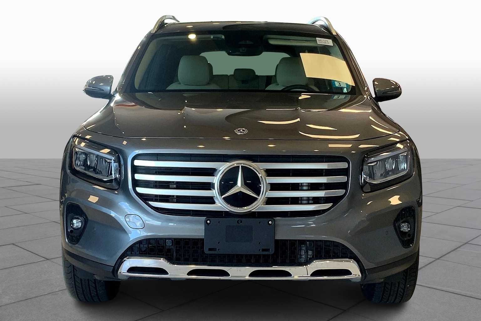 2025 Mercedes Benz GLB 250 4MATIC photo 3