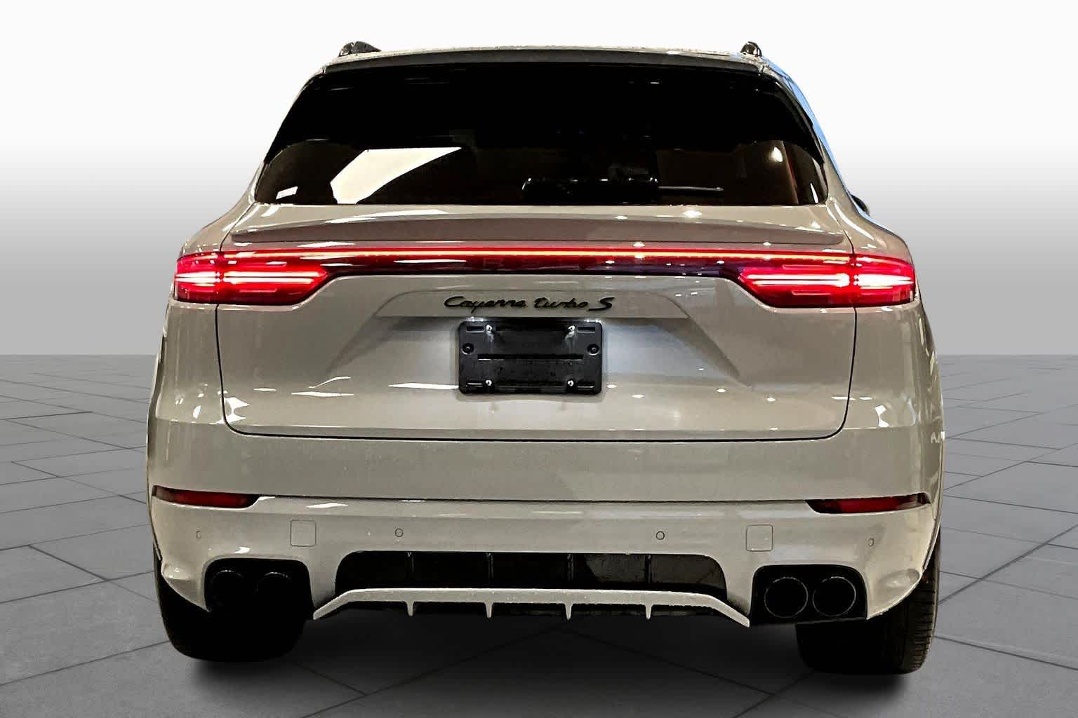 2022 Porsche Cayenne Turbo S E-Hybrid photo 4