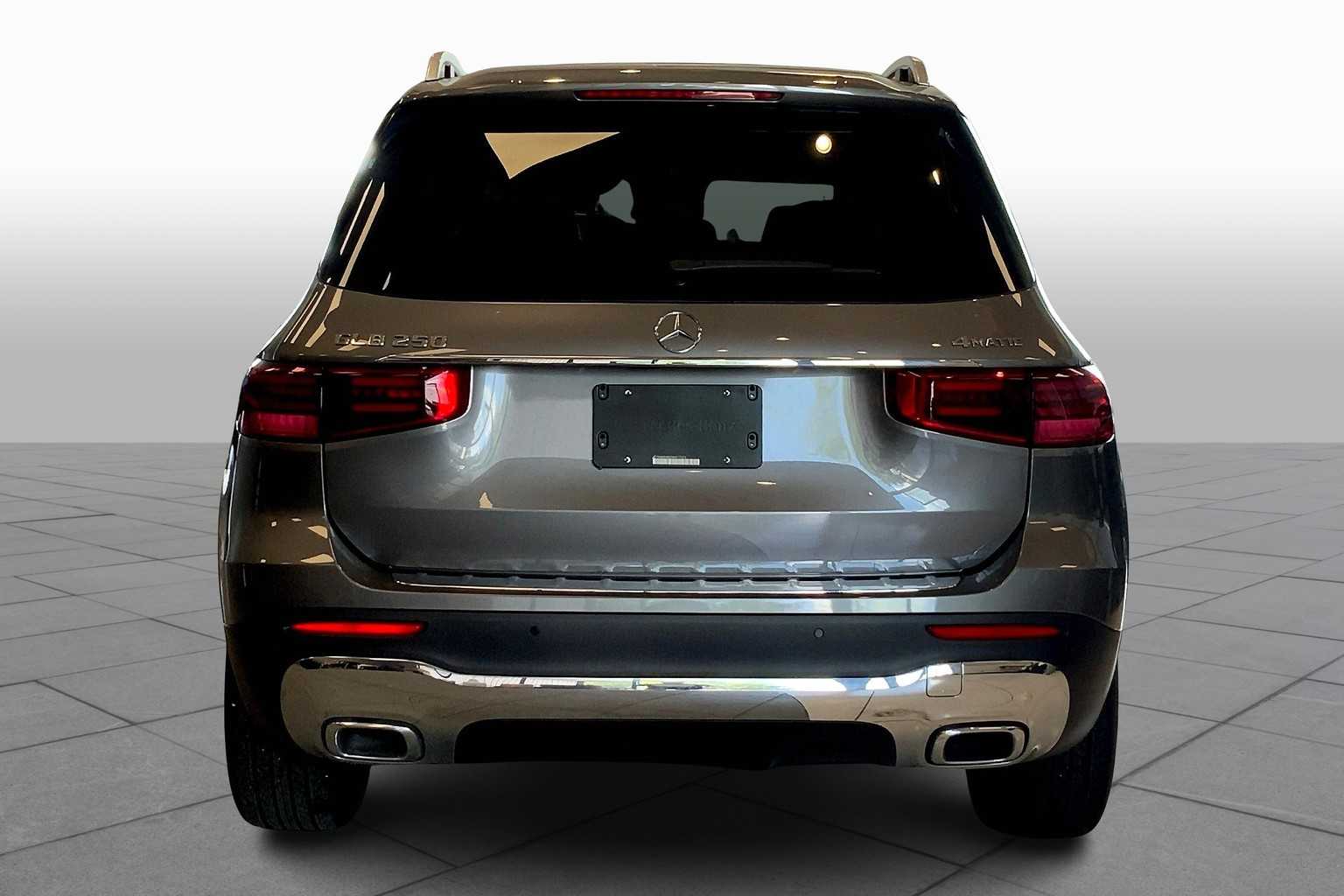 2025 Mercedes Benz GLB 250 4MATIC photo 4