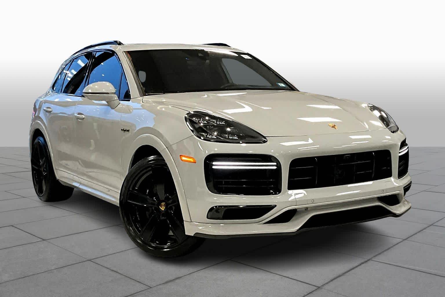 2022 Porsche Cayenne Turbo S E-Hybrid photo 2