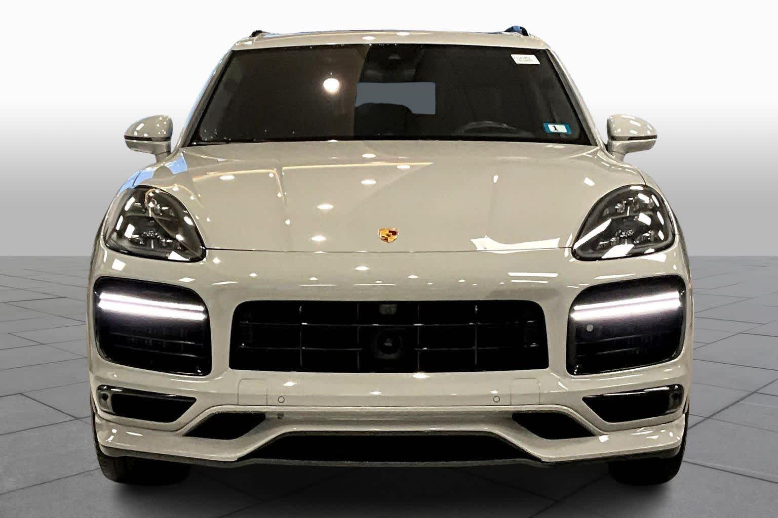 2022 Porsche Cayenne Turbo S E-Hybrid photo 3