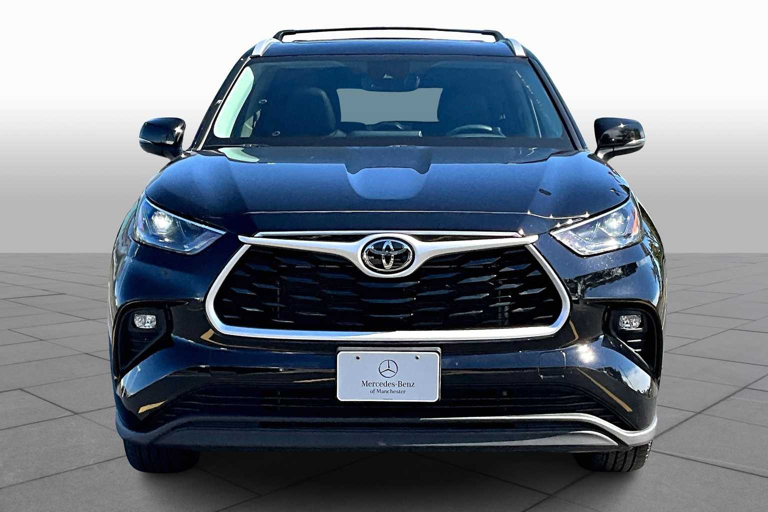 2023 Toyota Highlander XLE photo 2