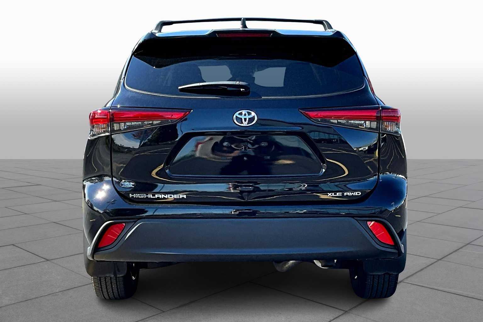 2023 Toyota Highlander XLE photo 3