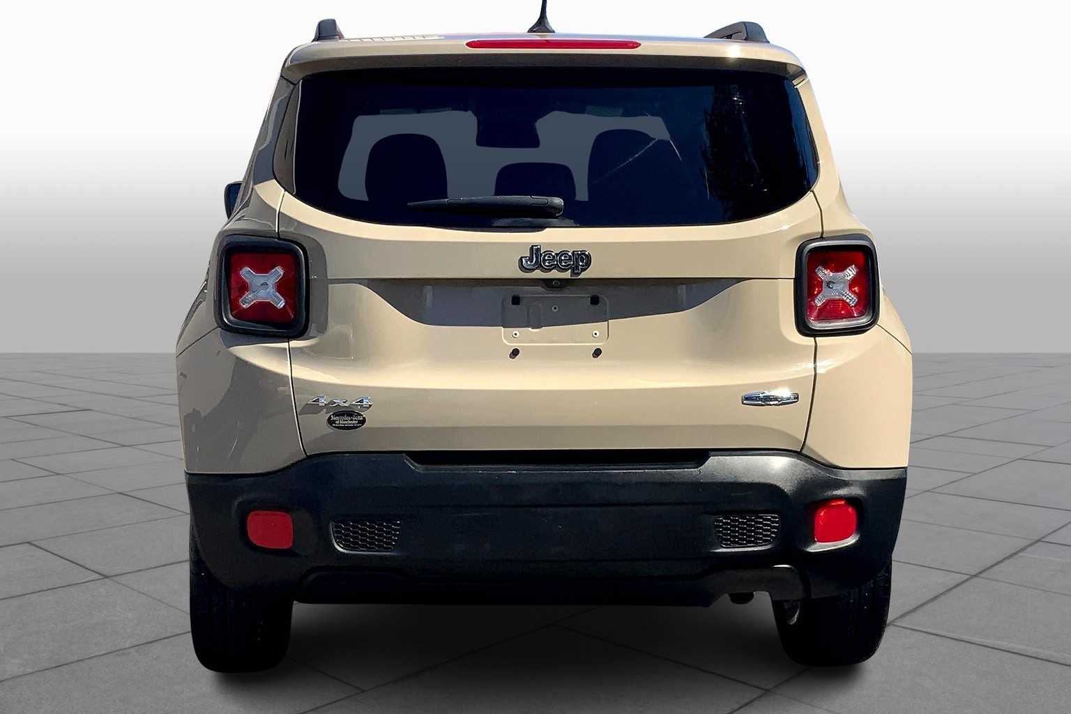 2015 Jeep Renegade Latitude photo 3