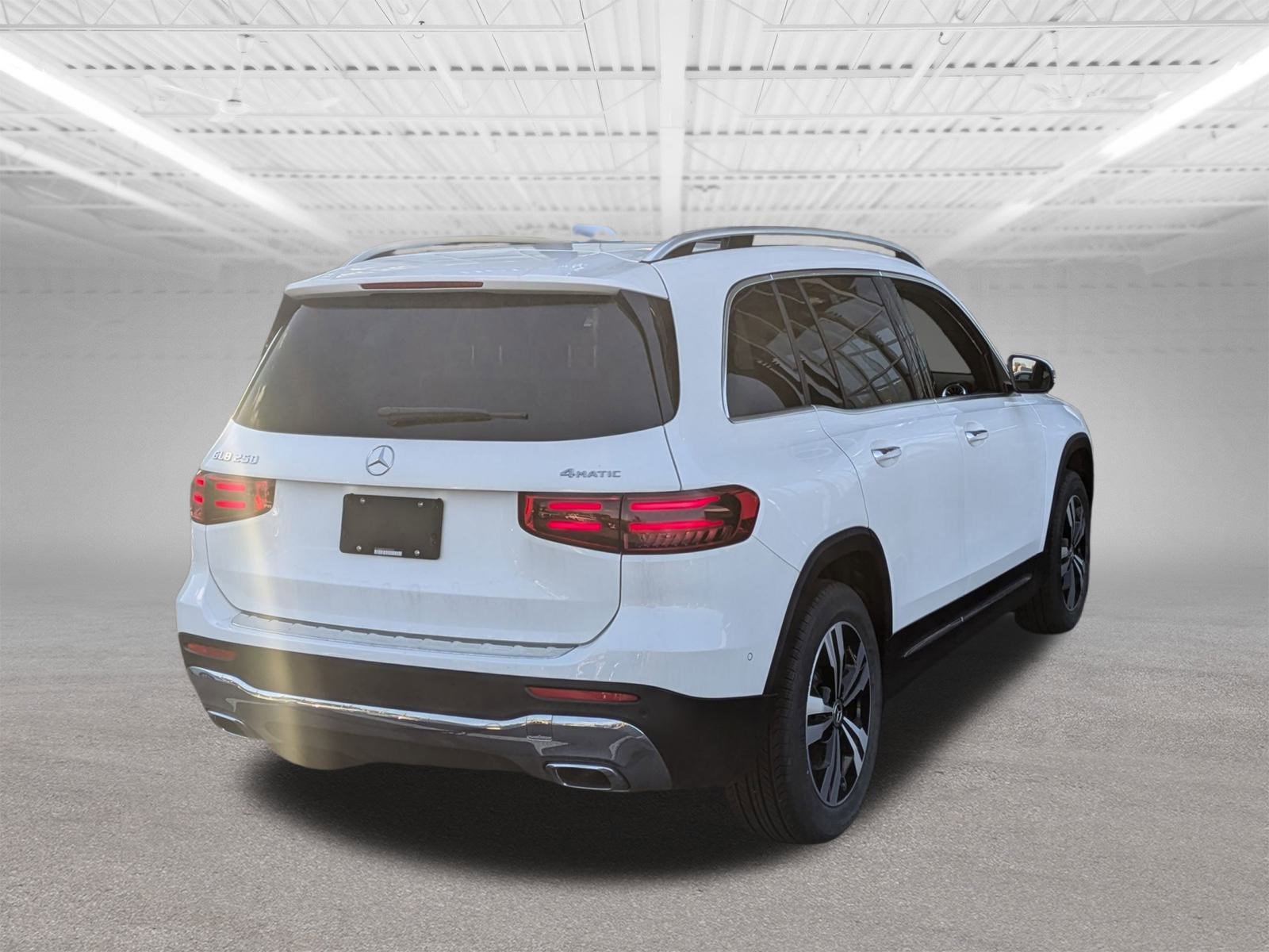 2025 Mercedes Benz GLB 250 4MATIC photo 2