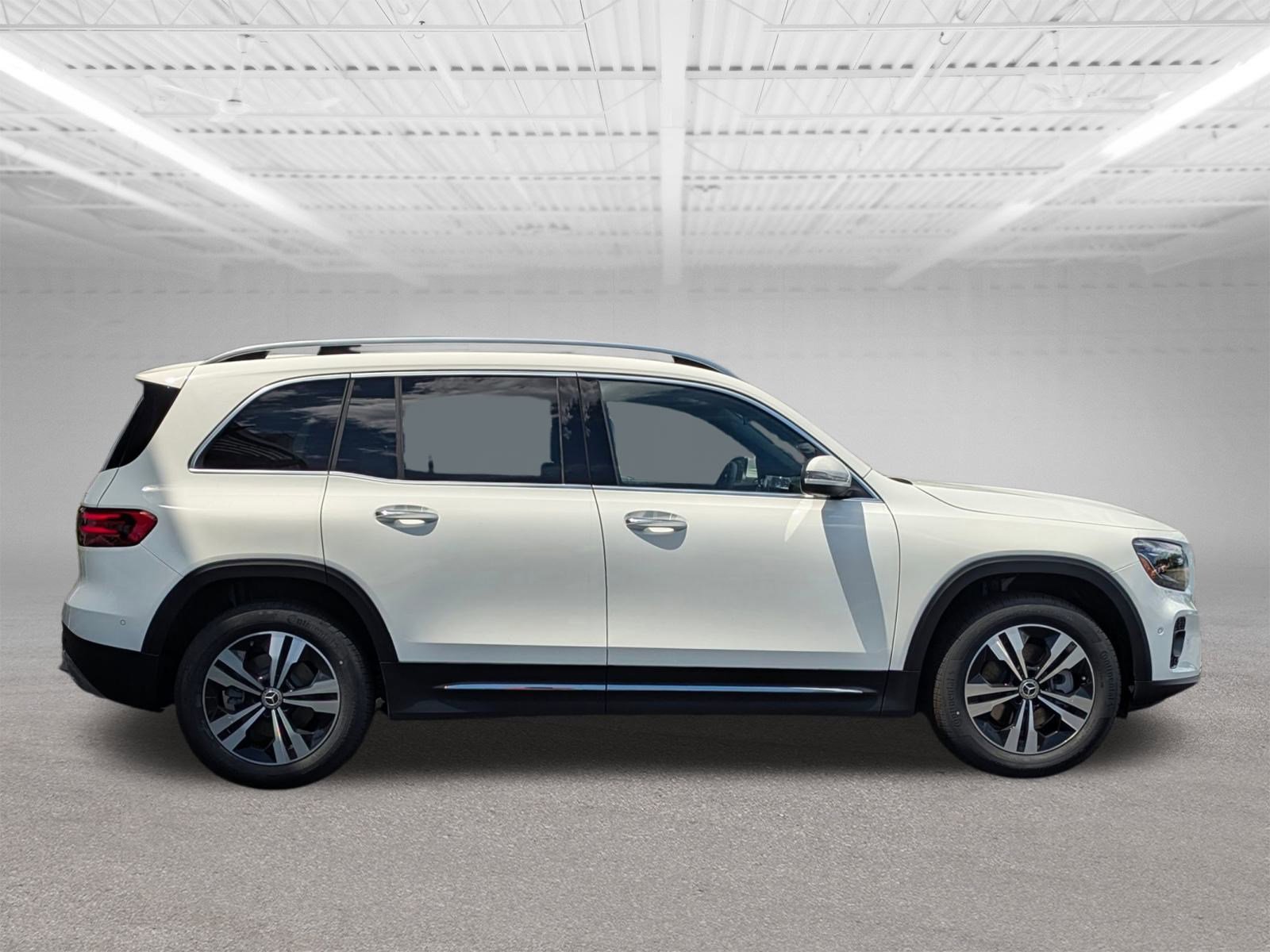 2025 Mercedes Benz GLB 250 4MATIC photo 2