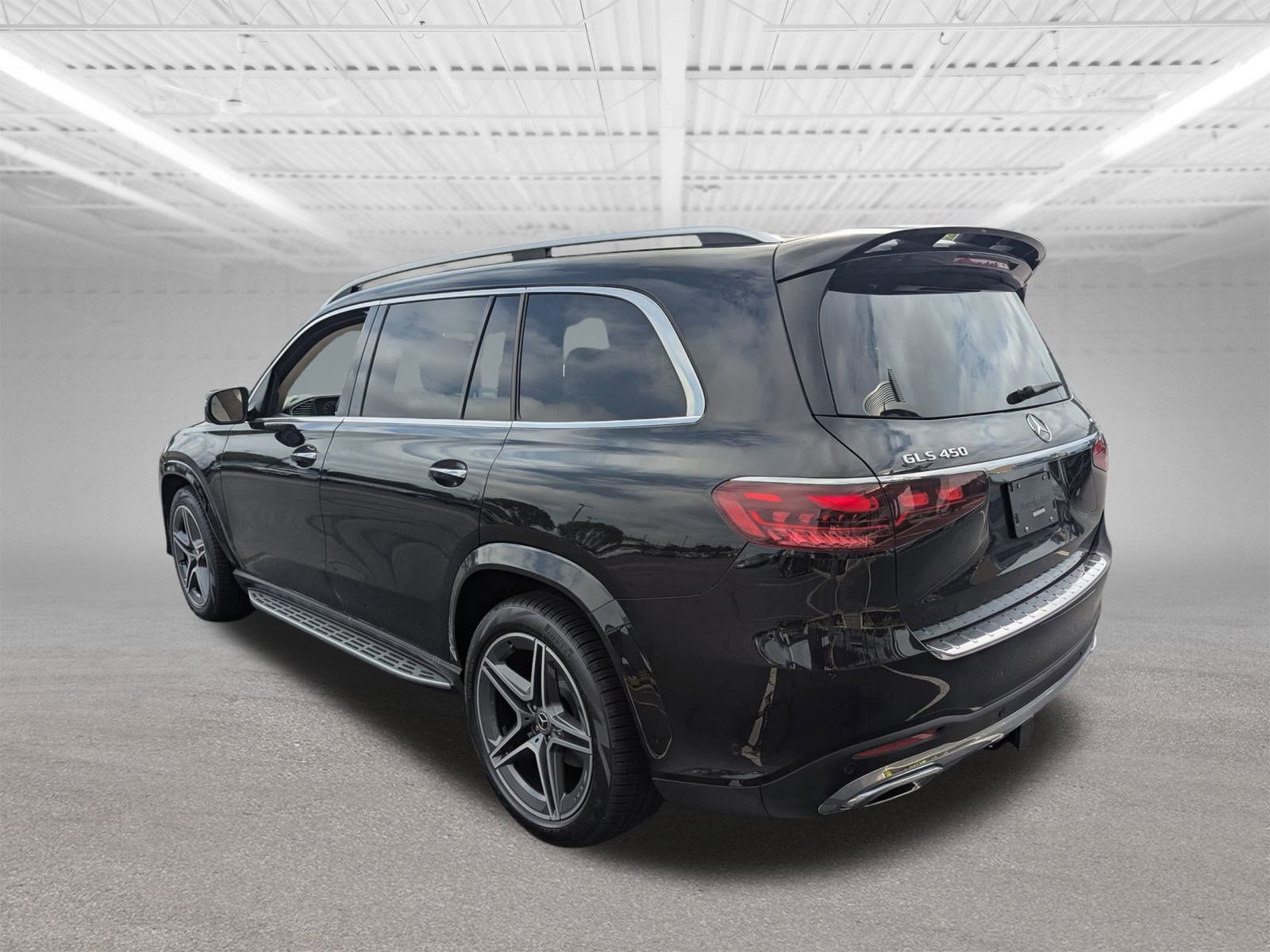 2025 Mercedes Benz GLS 450 4MATIC photo 4