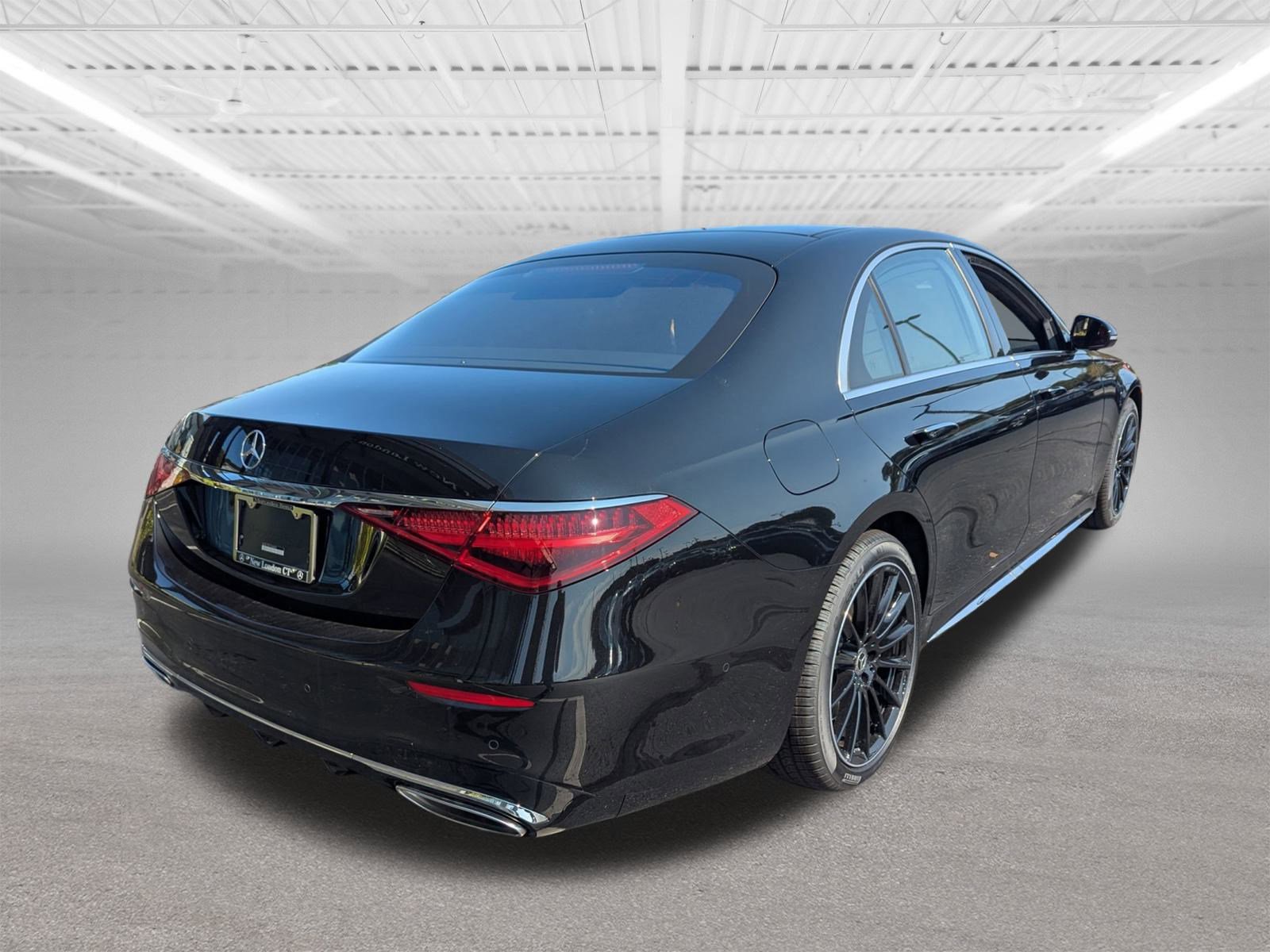 2026 Mercedes Benz S 580 4MATIC photo 3