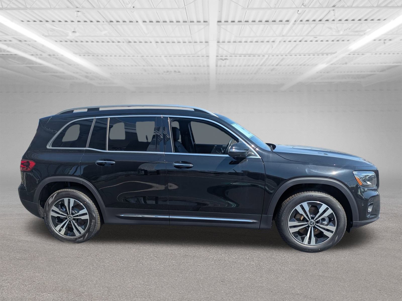 2025 Mercedes Benz GLB 250 4MATIC photo 2