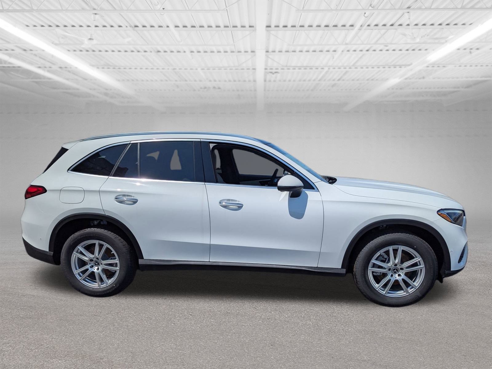 2025 Mercedes Benz GLC 300 4MATIC photo 2