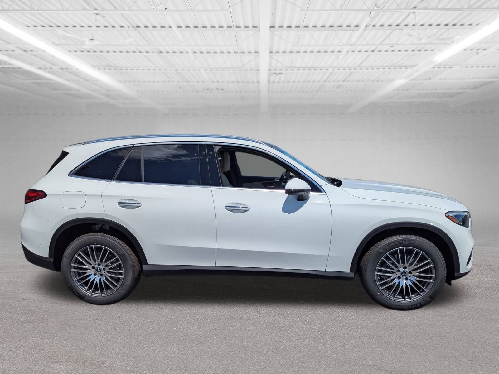 2025 Mercedes Benz GLC 300 4MATIC photo 2