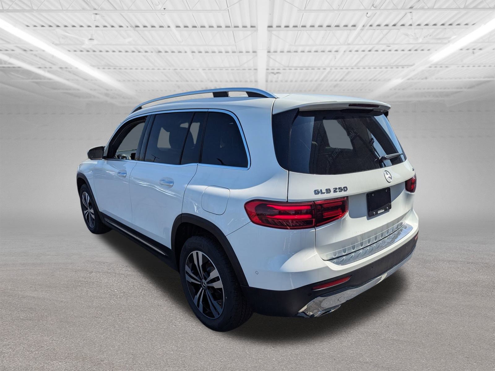 2025 Mercedes Benz GLB 250 4MATIC photo 3