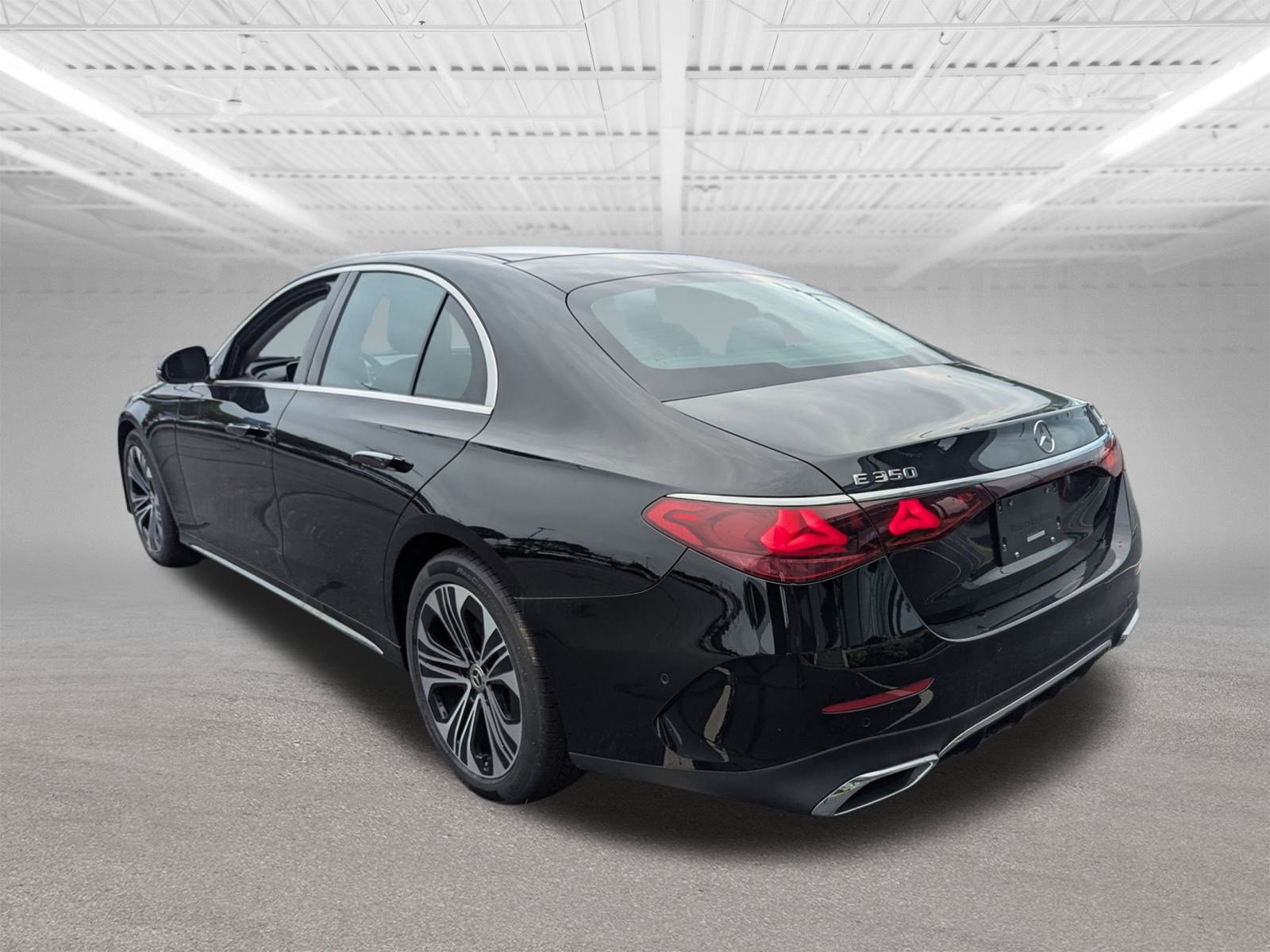 2025 Mercedes Benz E 350 4MATIC photo 4