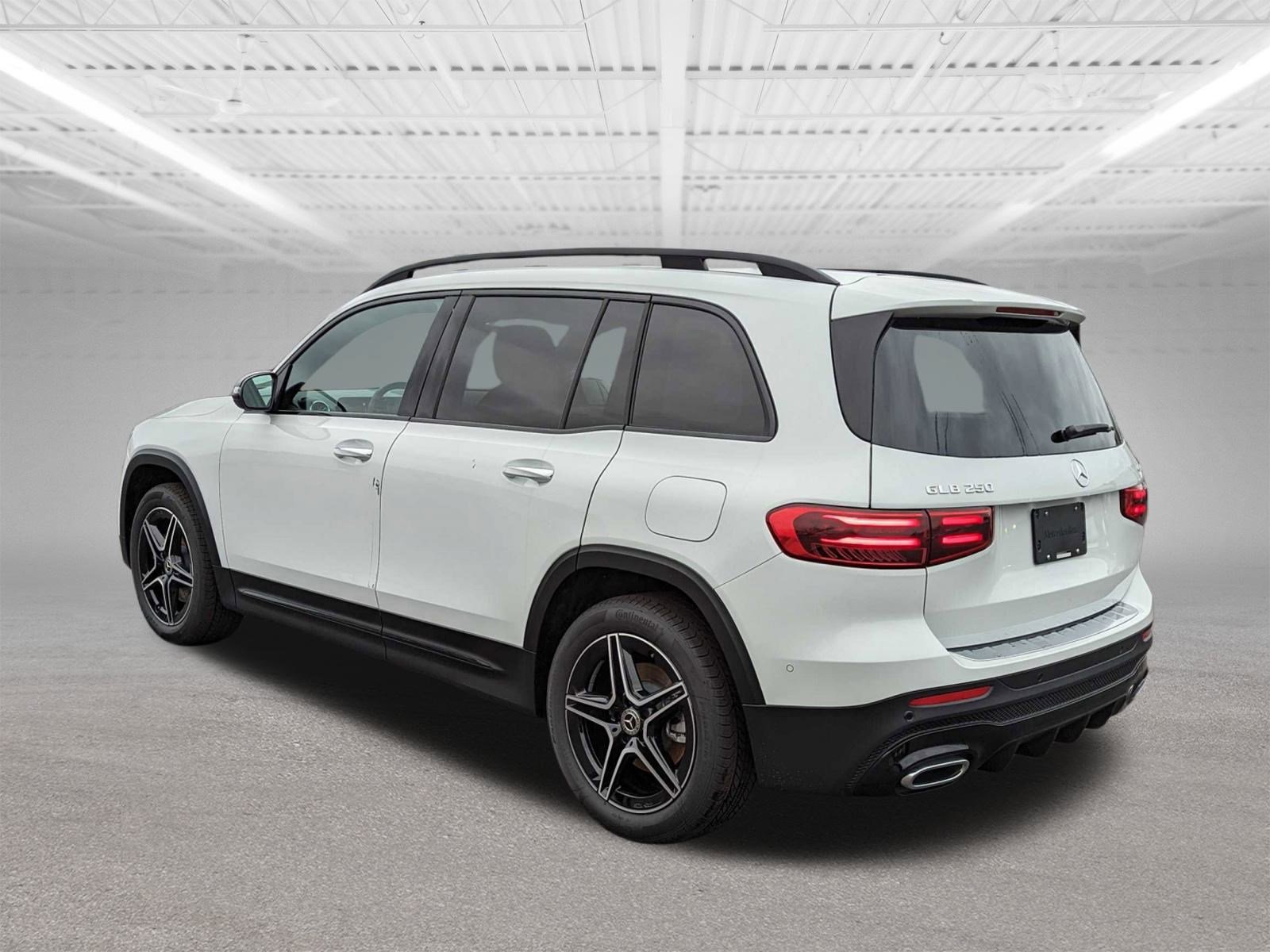 2024 Mercedes Benz GLB 250 4MATIC photo 3