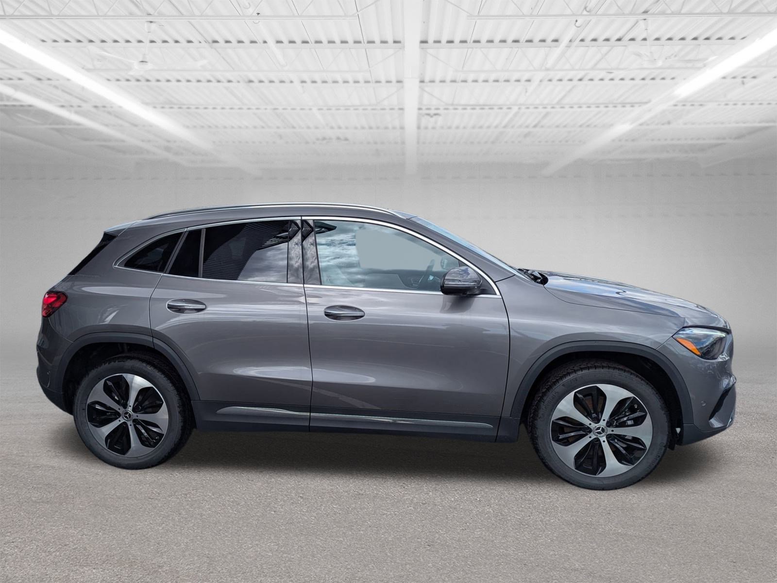 2025 Mercedes Benz GLA 250 4MATIC photo 2