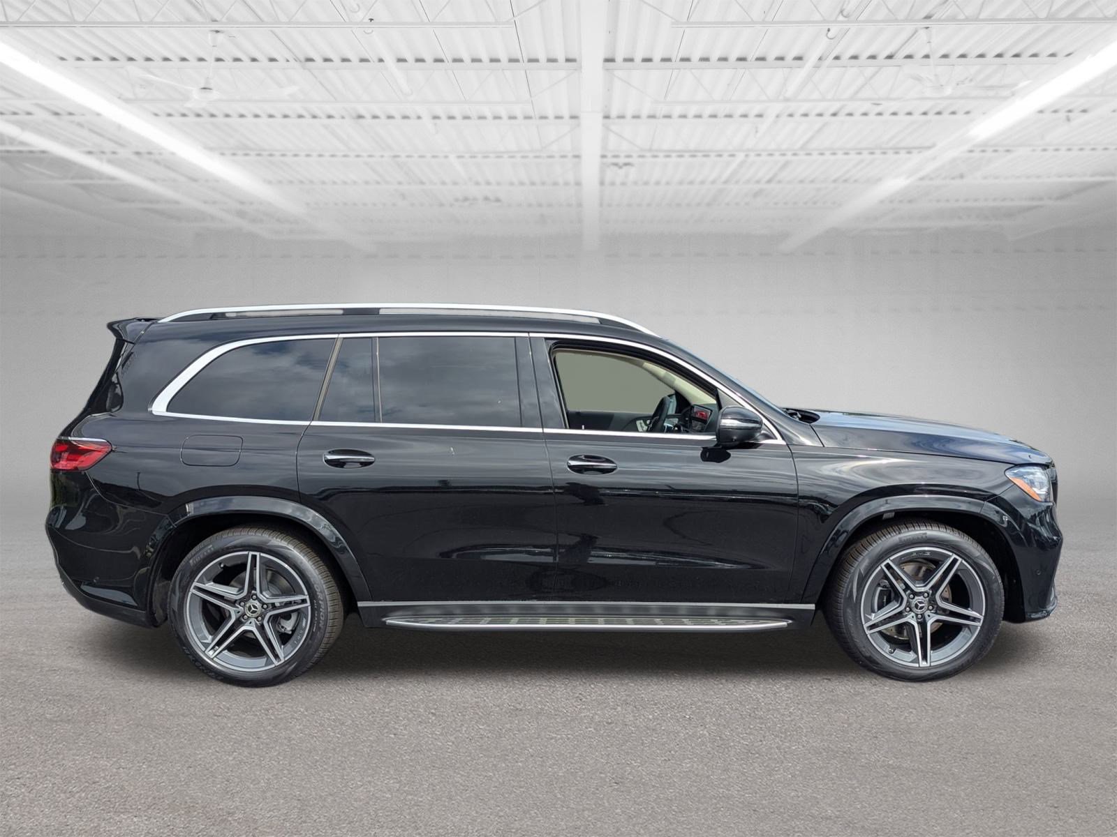 2025 Mercedes Benz GLS 450 4MATIC photo 2