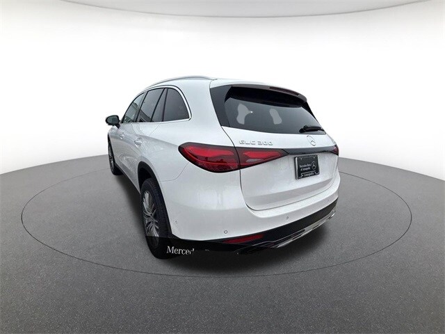 2025 Mercedes Benz GLC 300 4MATIC photo 3