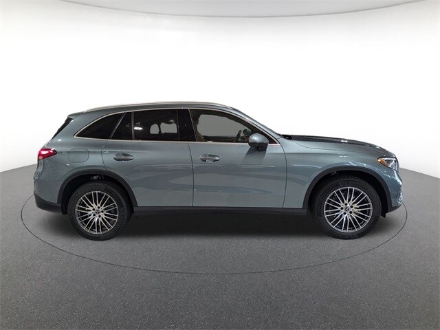 2025 Mercedes Benz GLC 300 4MATIC photo 4