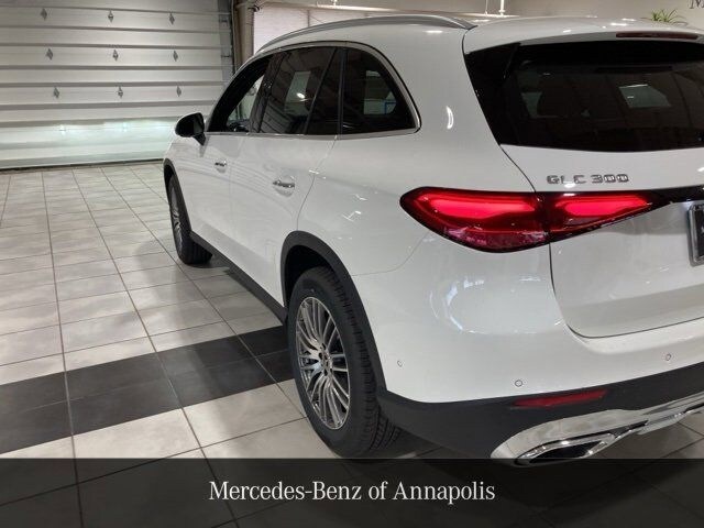 2025 Mercedes Benz GLC 300 4MATIC photo 3