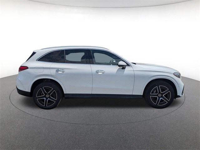 2025 Mercedes Benz GLC 300 4MATIC photo 4
