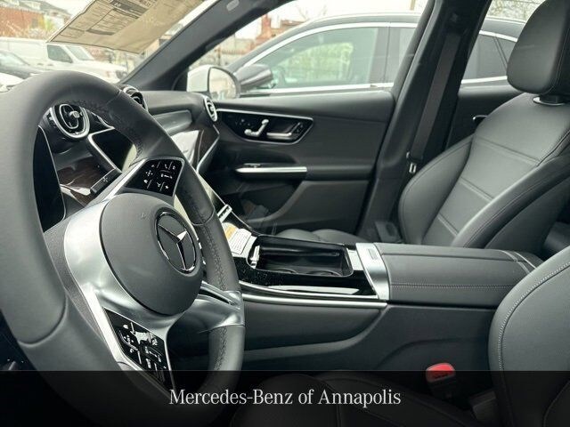 2025 Mercedes Benz GLC 300 4MATIC photo 4