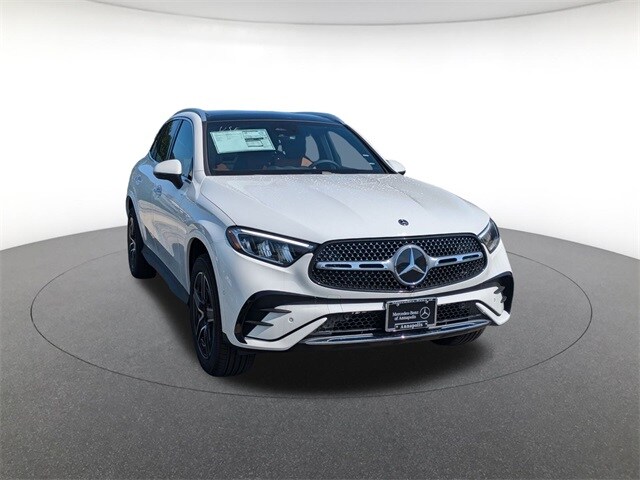 2025 Mercedes Benz GLC 300 4MATIC photo 3
