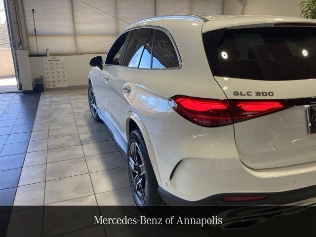2025 Mercedes Benz GLC 300 4MATIC photo 3